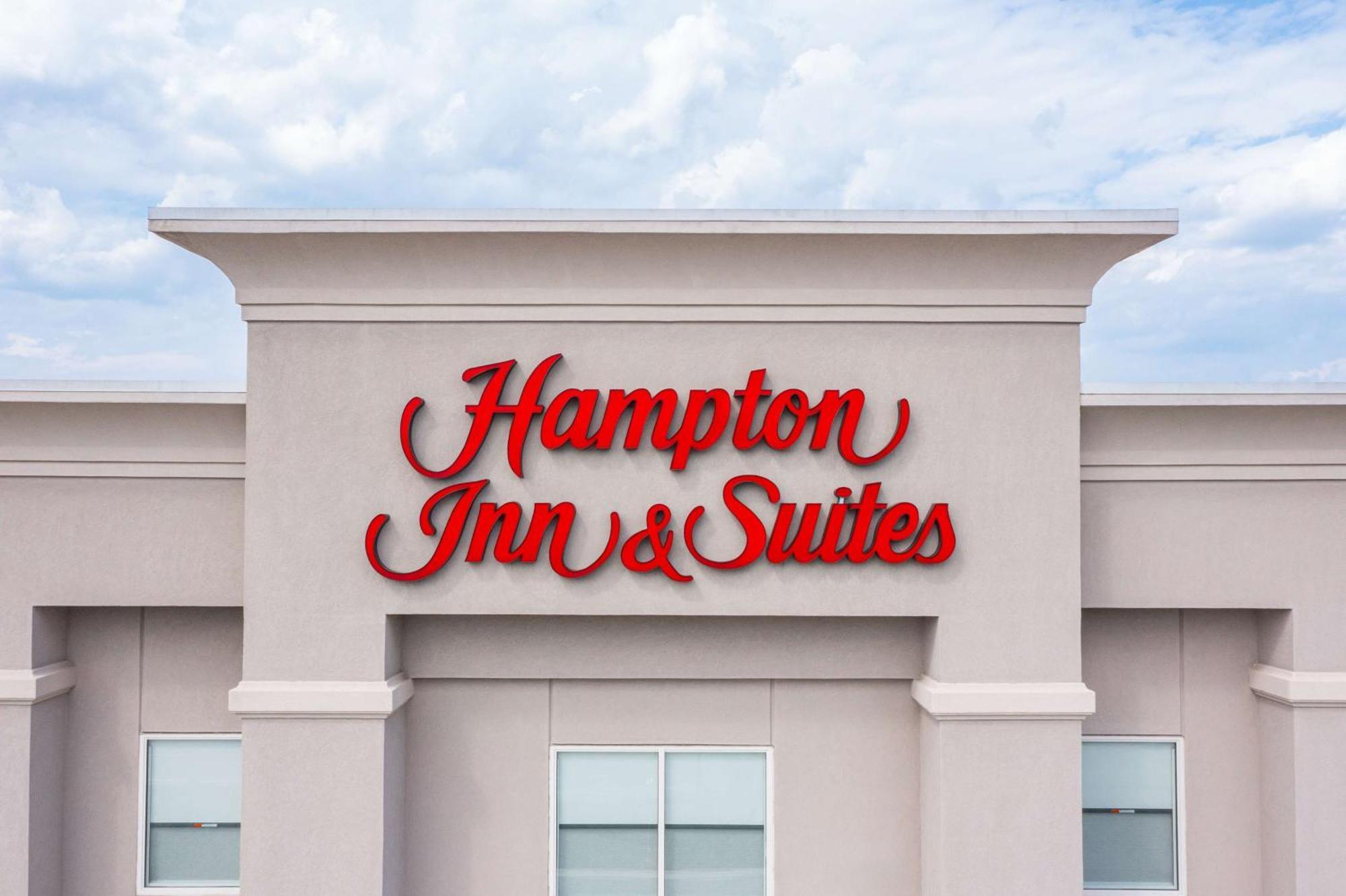 Hampton Inn & Suites Greensboro/Coliseum Area Exteriör bild